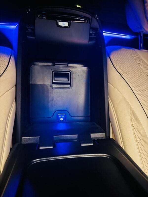 ايجار مرسيدس s560 مايباخ